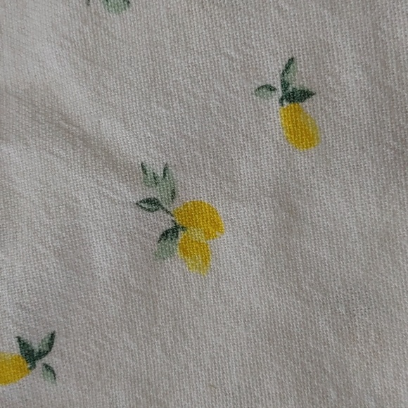 April Kiss linen blend shorts size small lemons - Picture 10 of 10